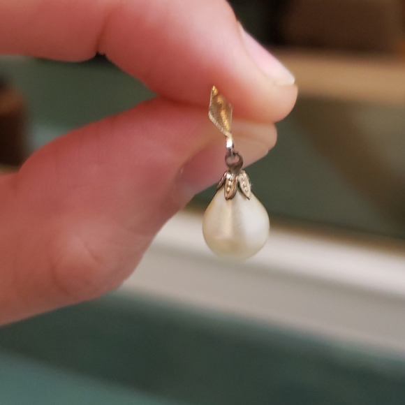 VTG Gold Tone and Costume Pearl Teardrop Earrings - Picture 3 of 3